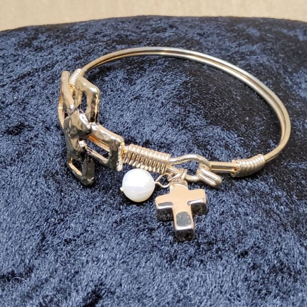 vintage gold tone cross/heart hook closure bracelet